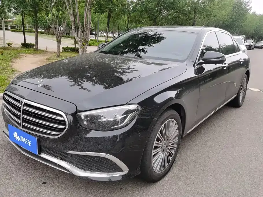 Mercedes-Benz E-Class — фото 1