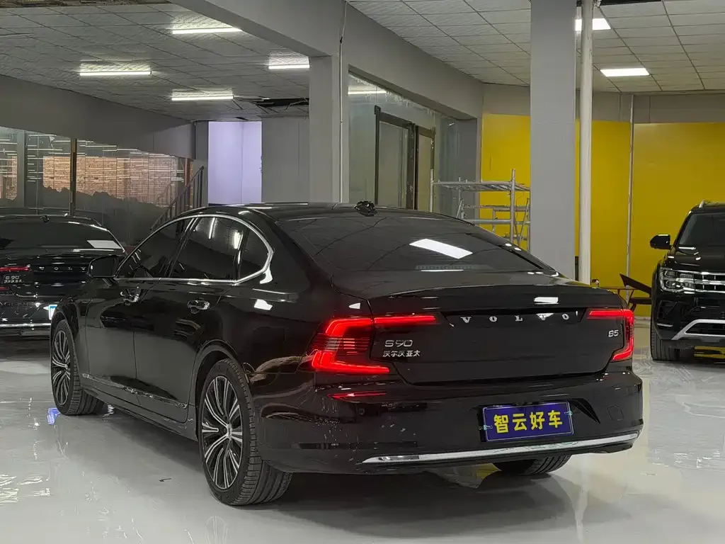 Volvo S90 — фото 4