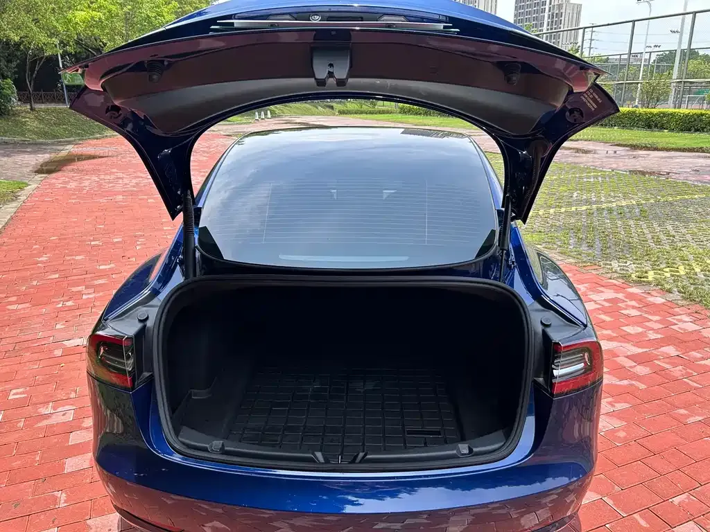 Tesla Model 3 — фото 6