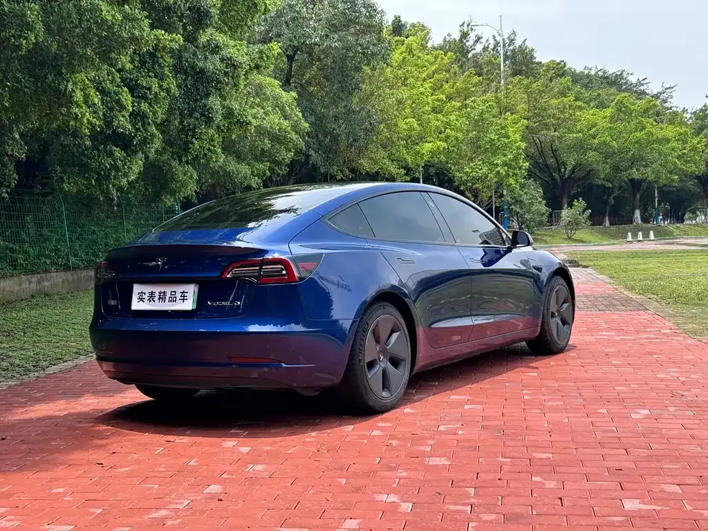 Tesla Model 3 — фото 9