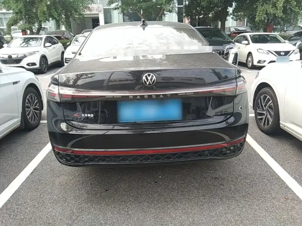 Volkswagen Passat — фото 6