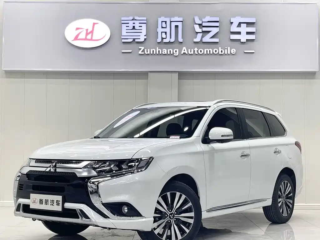 Mitsubishi Outlander — фото 1
