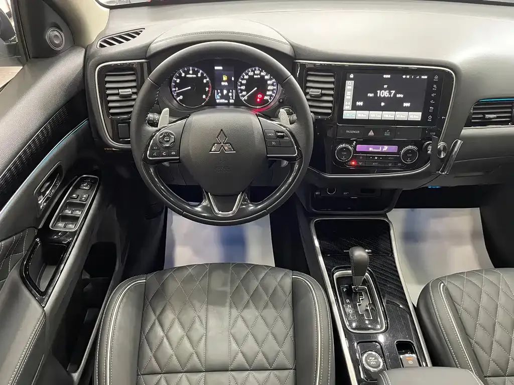 Mitsubishi Outlander — фото 4