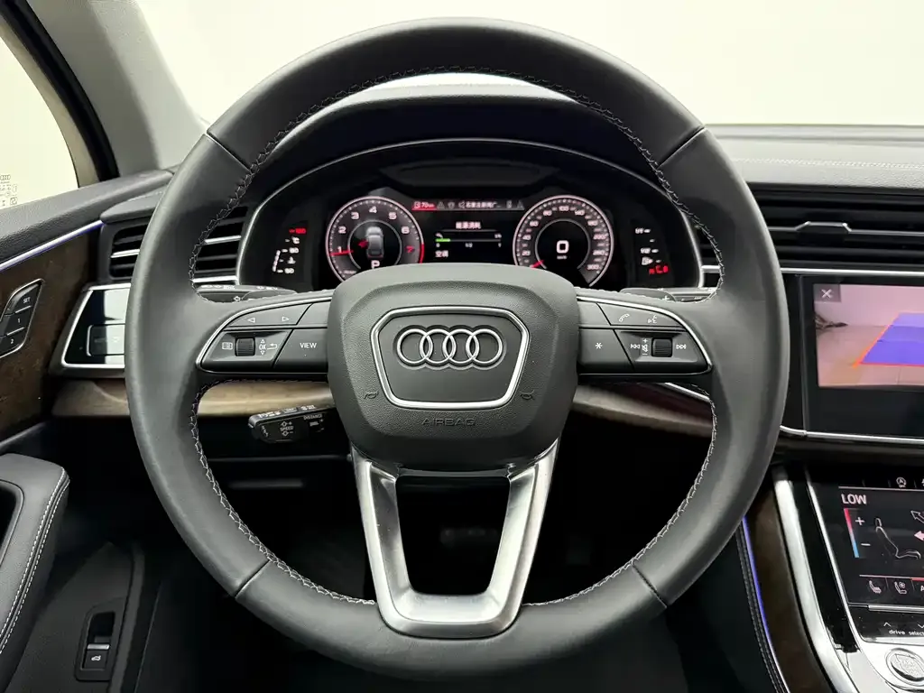 Audi Q7 — фото 10