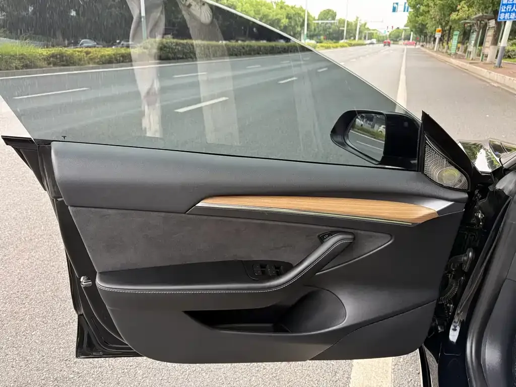 Tesla Model 3 — фото 2
