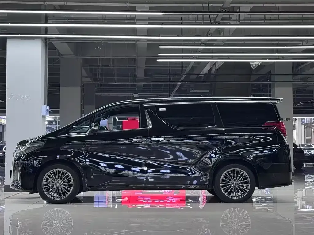 Toyota Alphard — фото 3