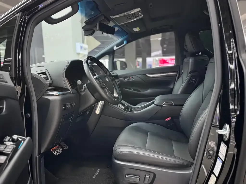 Toyota Alphard — фото 9