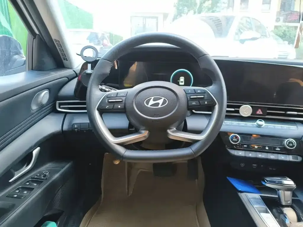 Hyundai Elantra — фото 4
