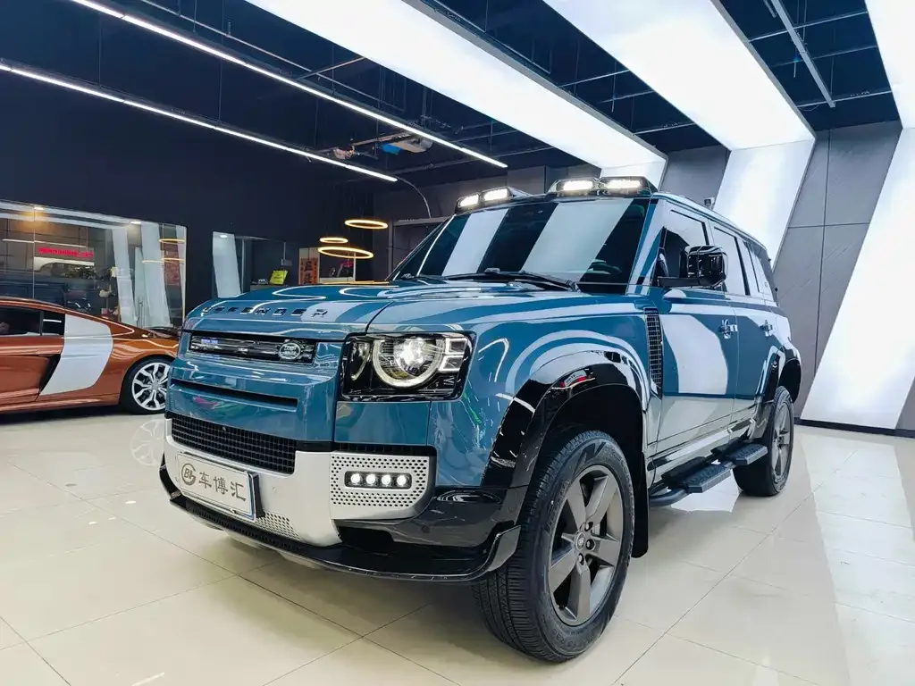 Land Rover Defender — фото 1