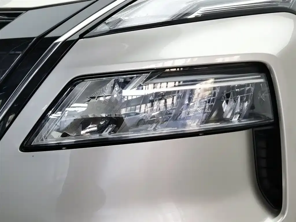 Nissan X-Trail — фото 10