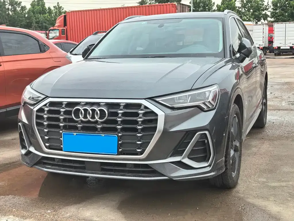 Audi Q3 — фото 1