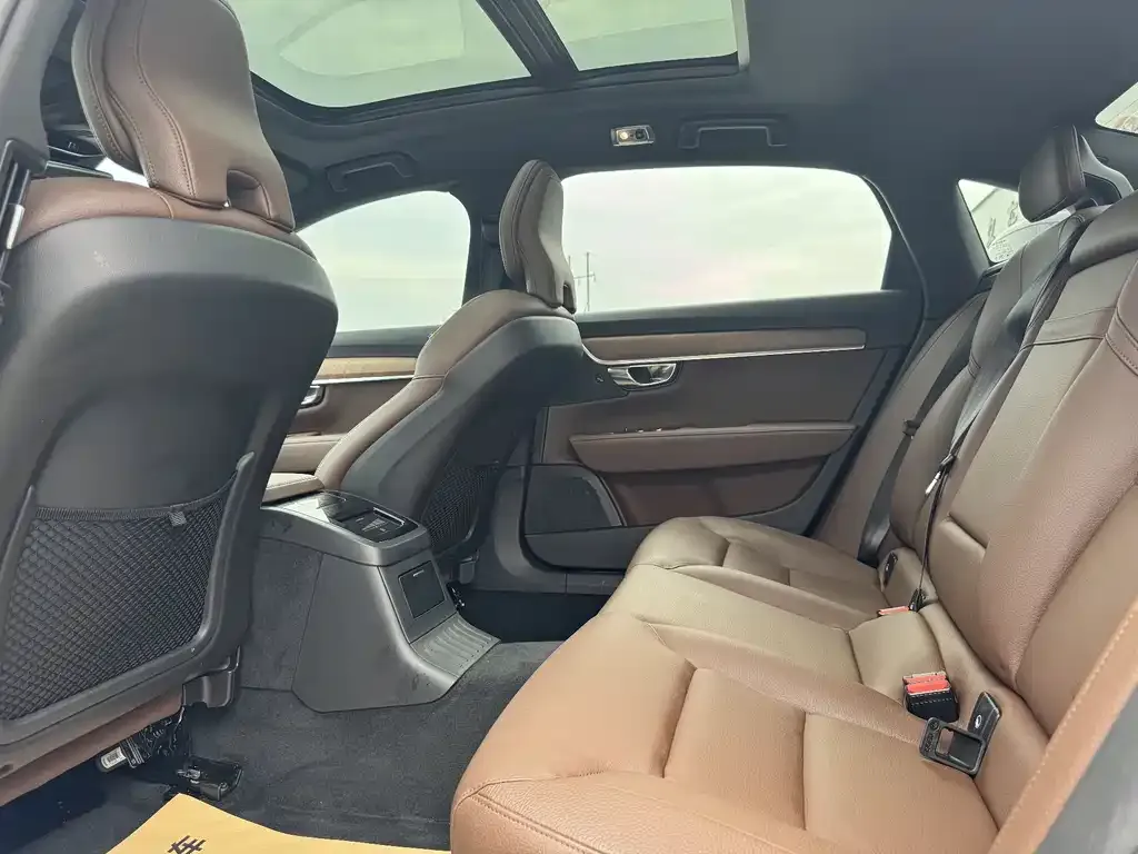 Volvo S90 PHEV 2021 из CN, фото 2