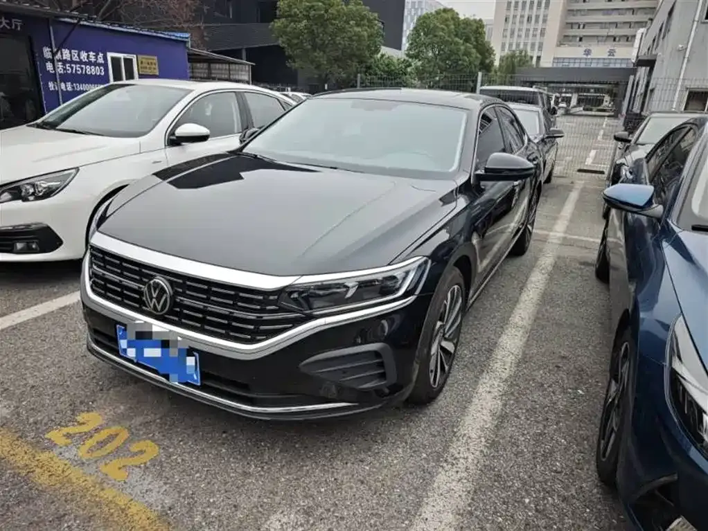 Volkswagen Passat — фото 1