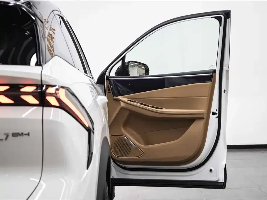 Geely Galaxy L7 — фото 10