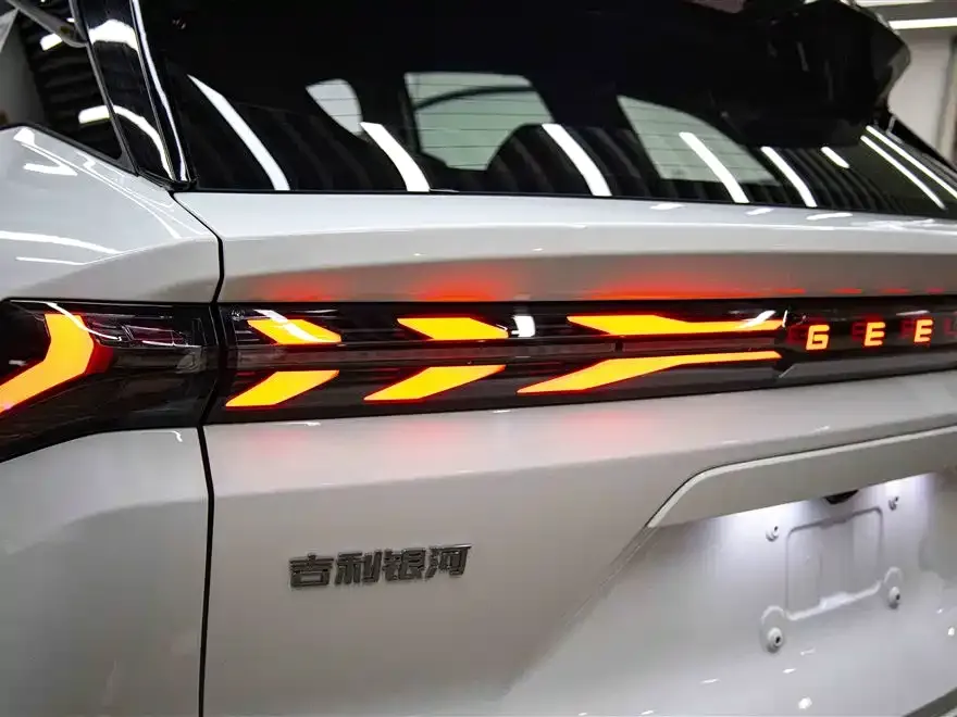 Geely Galaxy L7 — фото 8