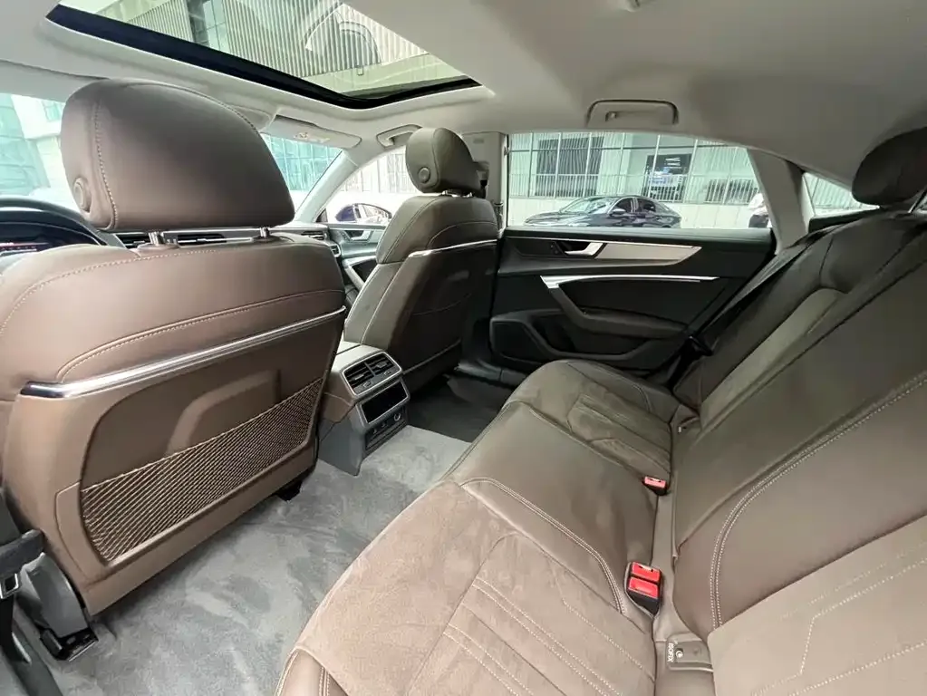 Audi A7L 2022 из CN, фото 6