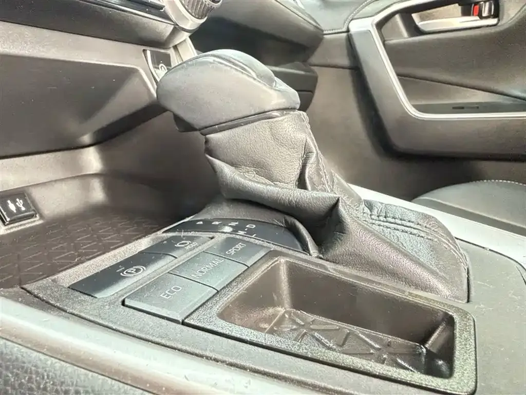 Toyota Wildlander — фото 10