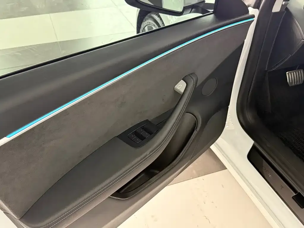 Tesla Model 3 — фото 2