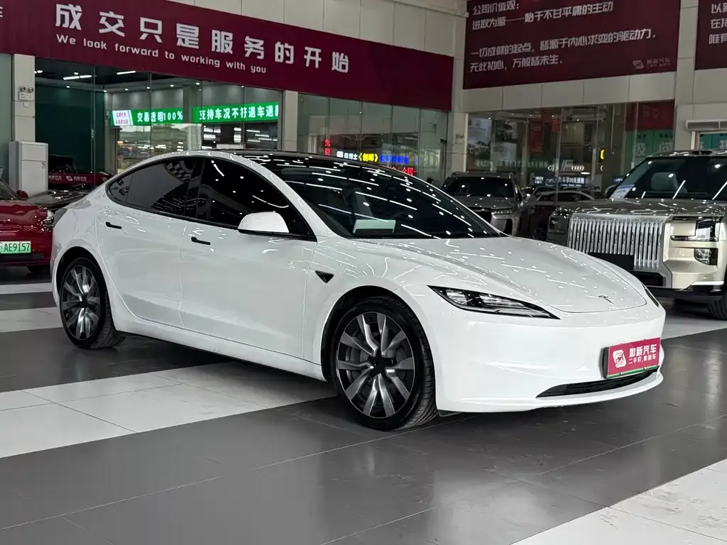 Tesla Model 3 — фото 4