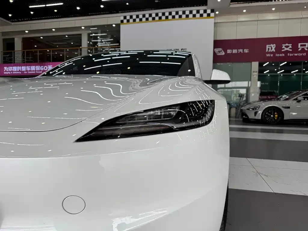 Tesla Model 3 — фото 8