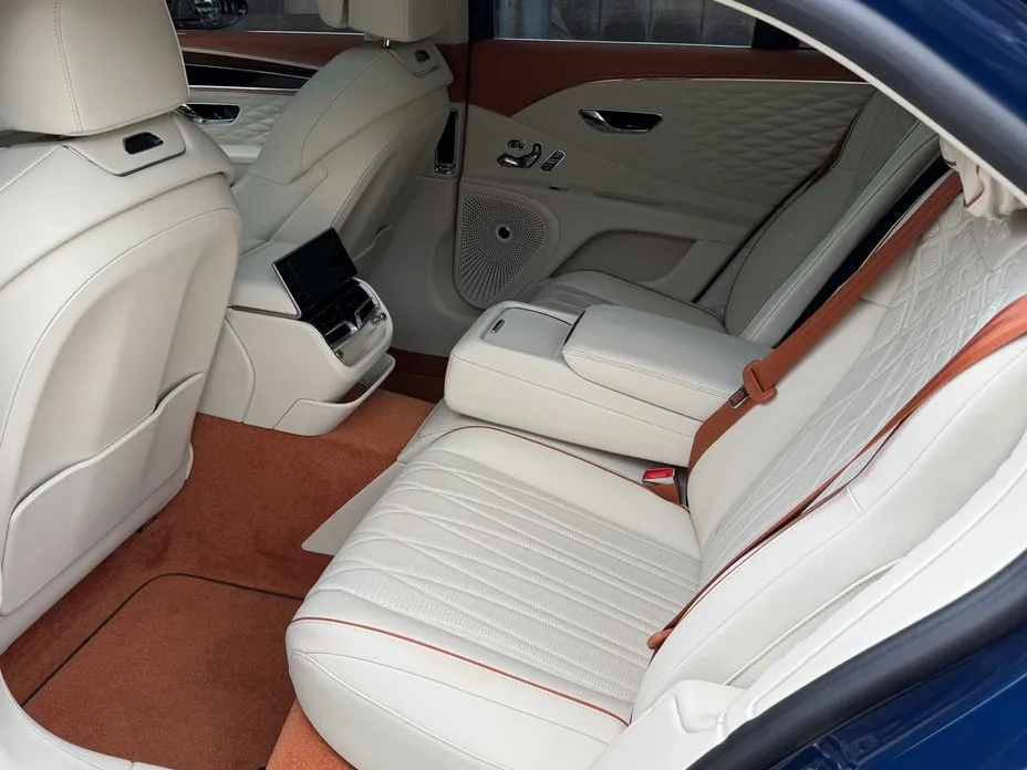 Bentley Flying Spur 2023 из KR, фото 10