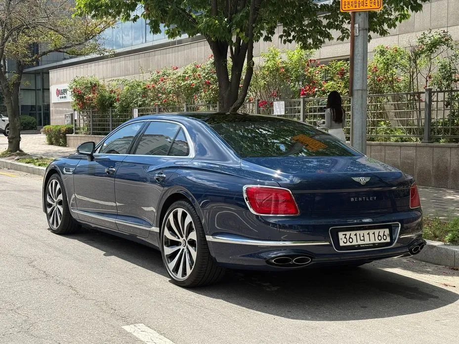 Bentley Flying Spur 2023 из KR, фото 7