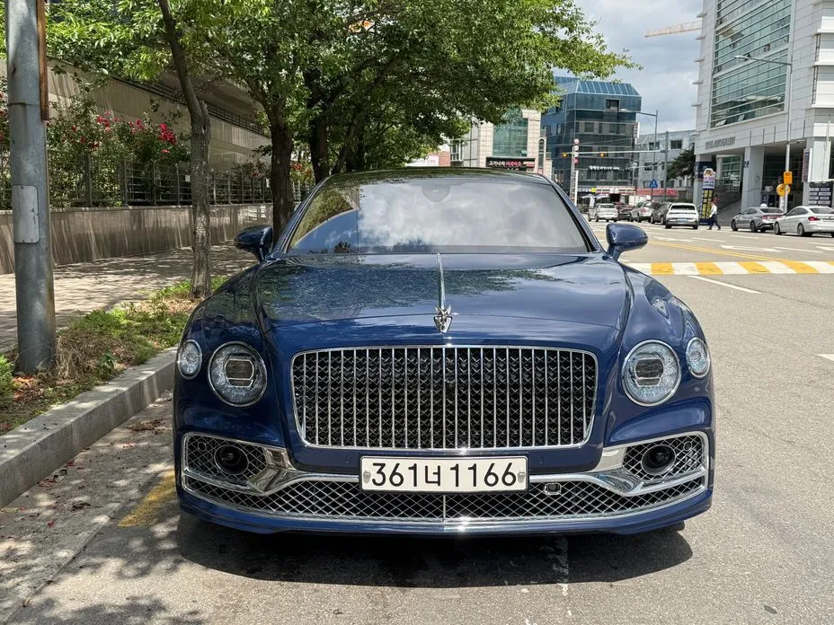 Bentley Flying Spur 2023 из KR, фото 3