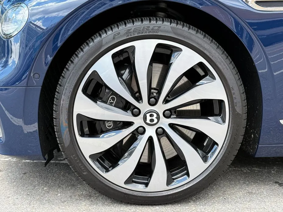 Bentley Flying Spur 2023 из KR, фото 5