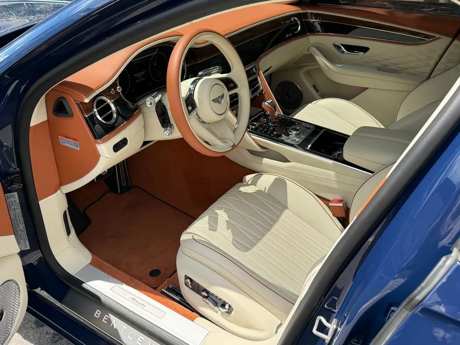 Bentley Flying Spur 2023 из KR, фото 6