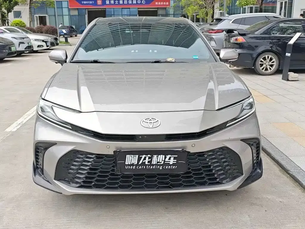 Toyota Camry — фото 4