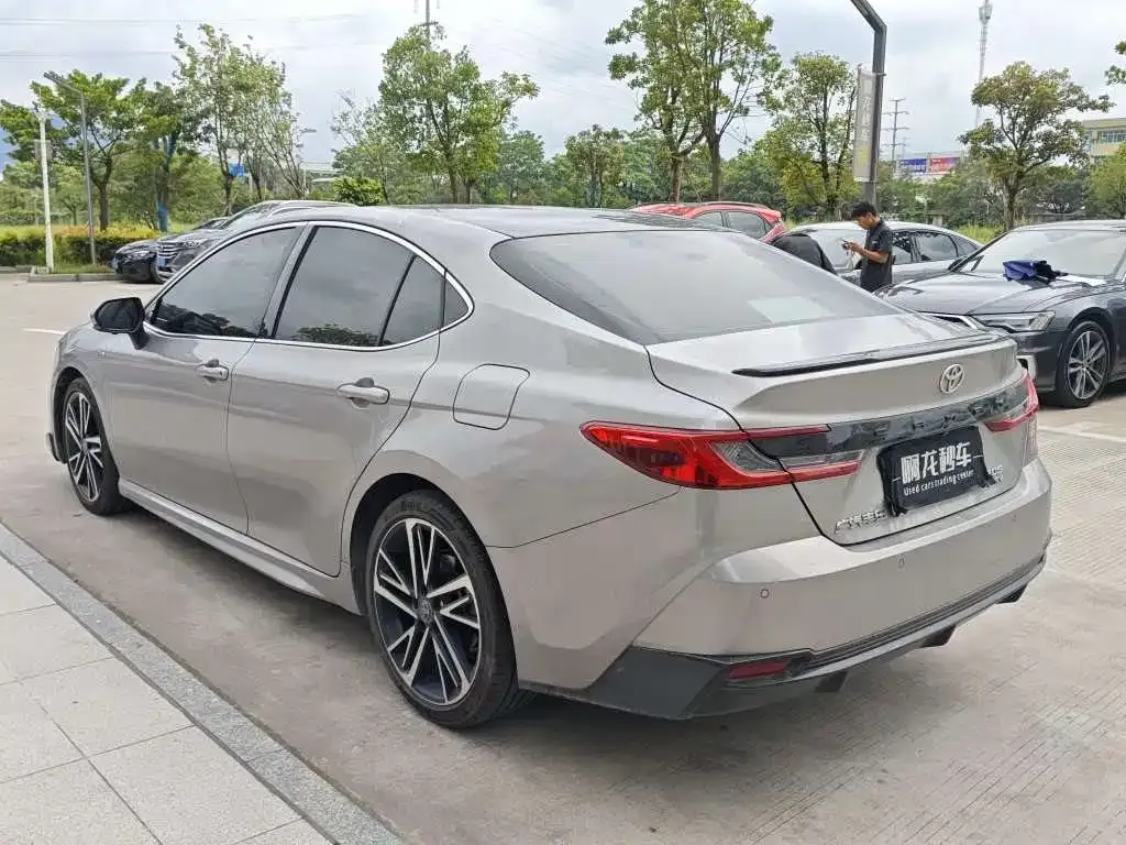 Toyota Camry — фото 6