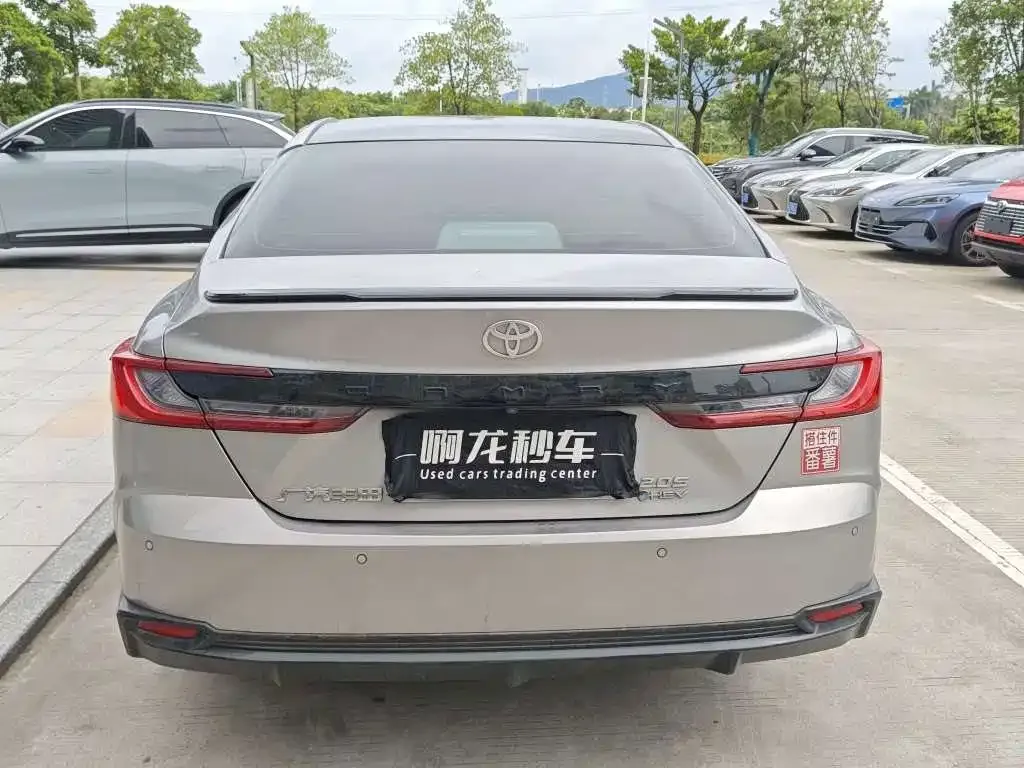 Toyota Camry — фото 10