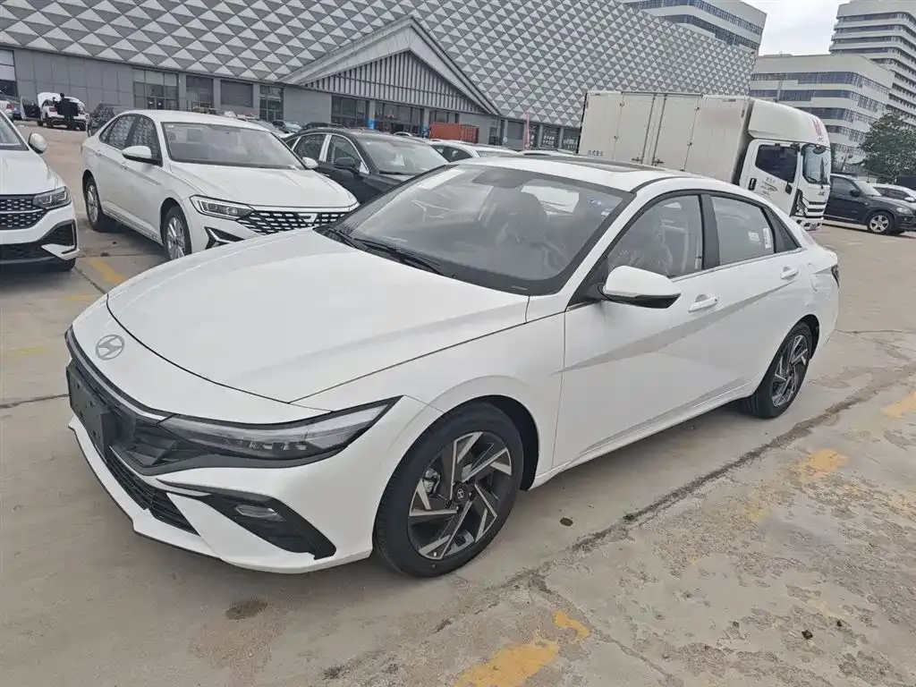 Hyundai Elantra — фото 5