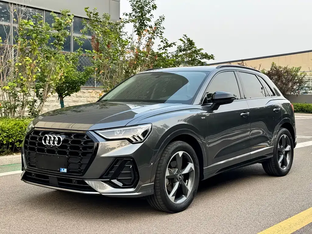 Audi Q3 — фото 1