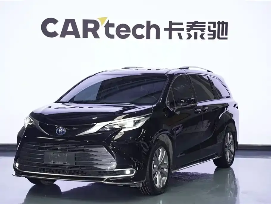 Toyota Sienna — фото 1