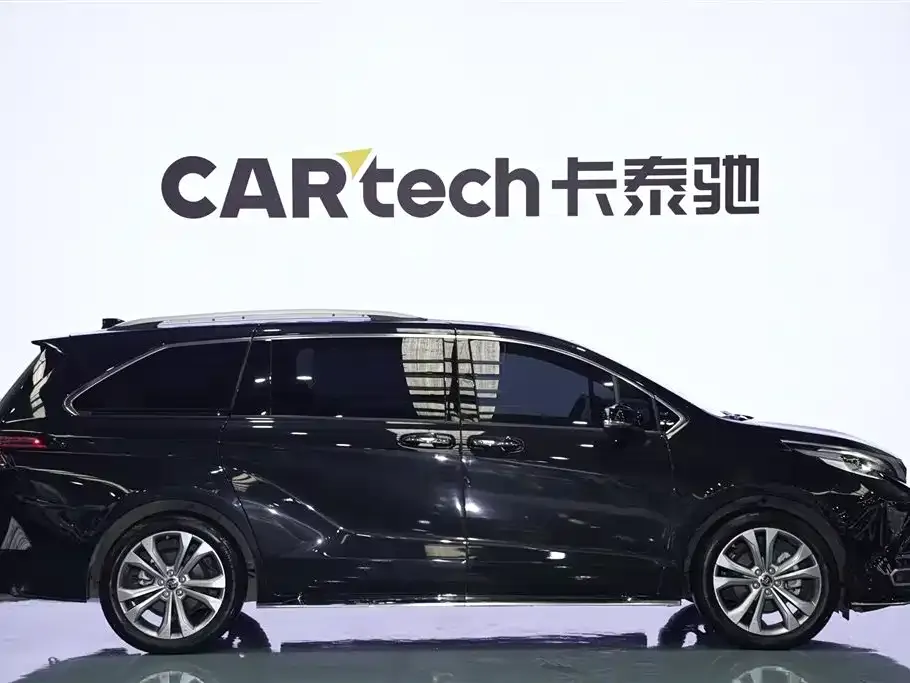Toyota Sienna — фото 9