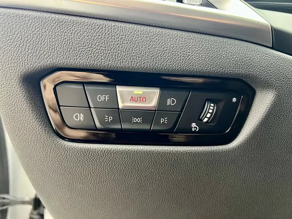 BMW 3 Series 2024 из CN, фото 7
