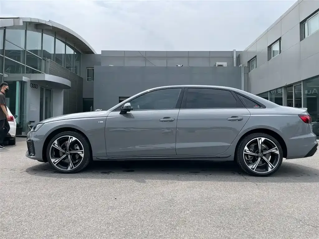 Audi A4L — фото 2