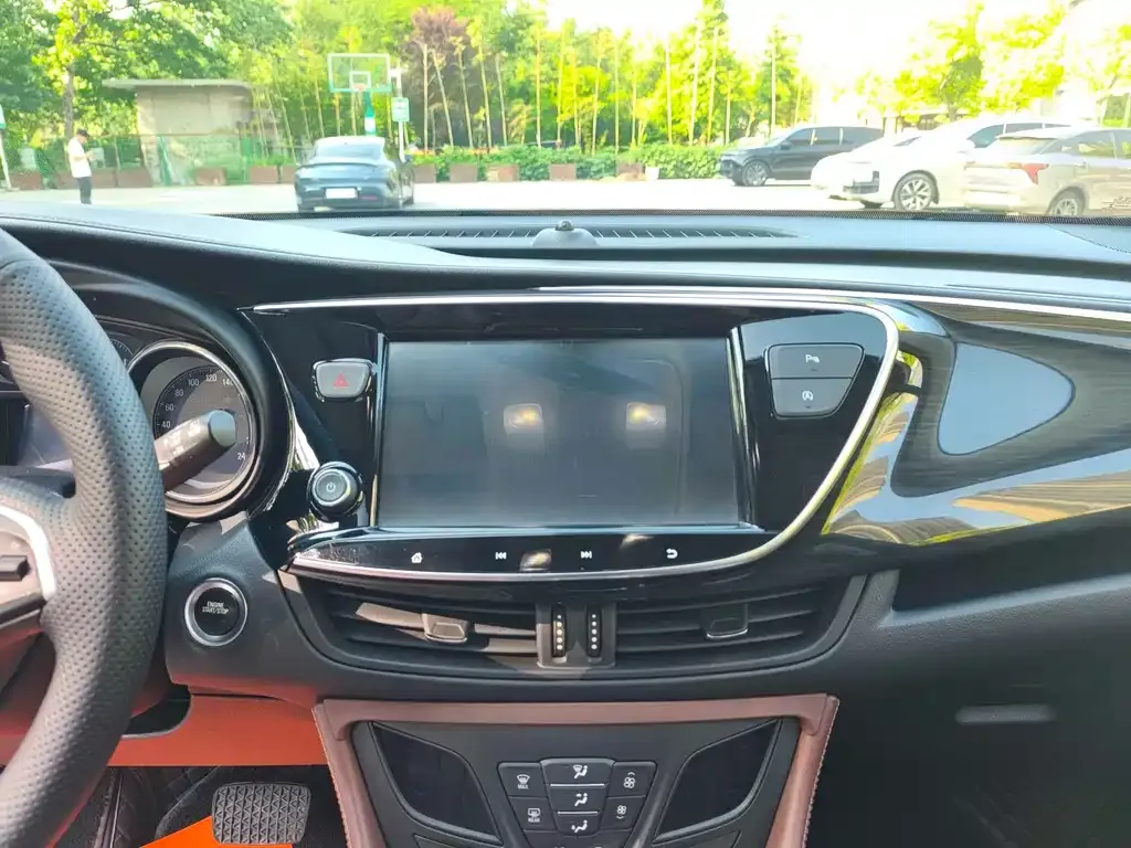 Buick Envision Plus — фото 9