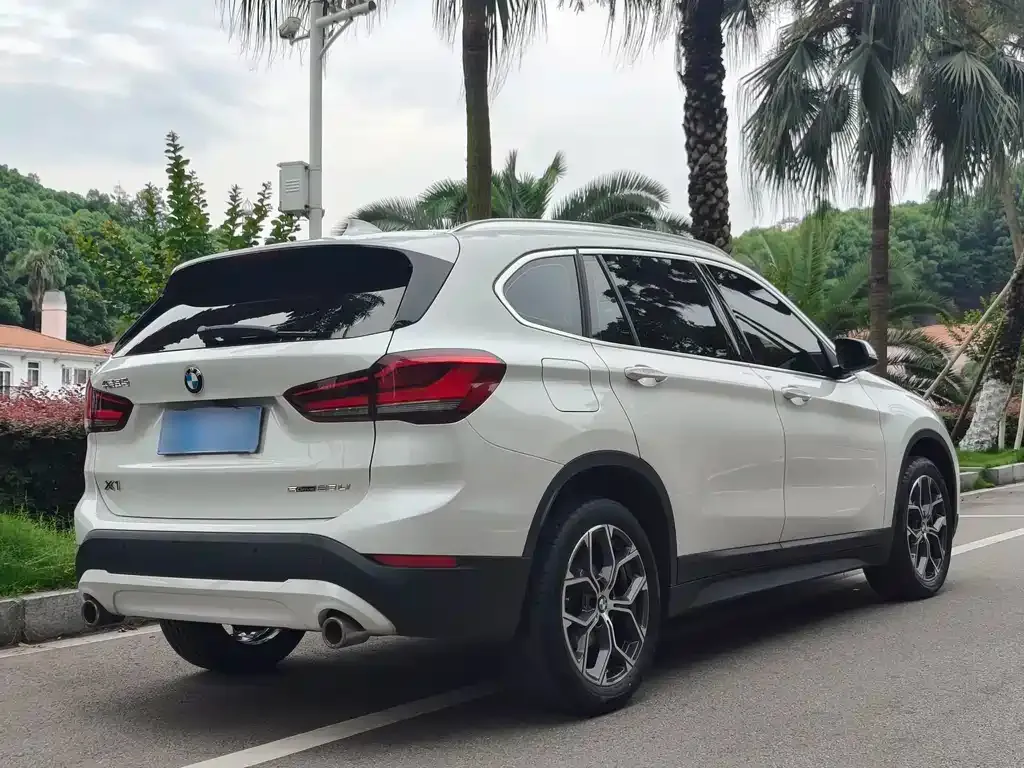 BMW X1 — фото 8