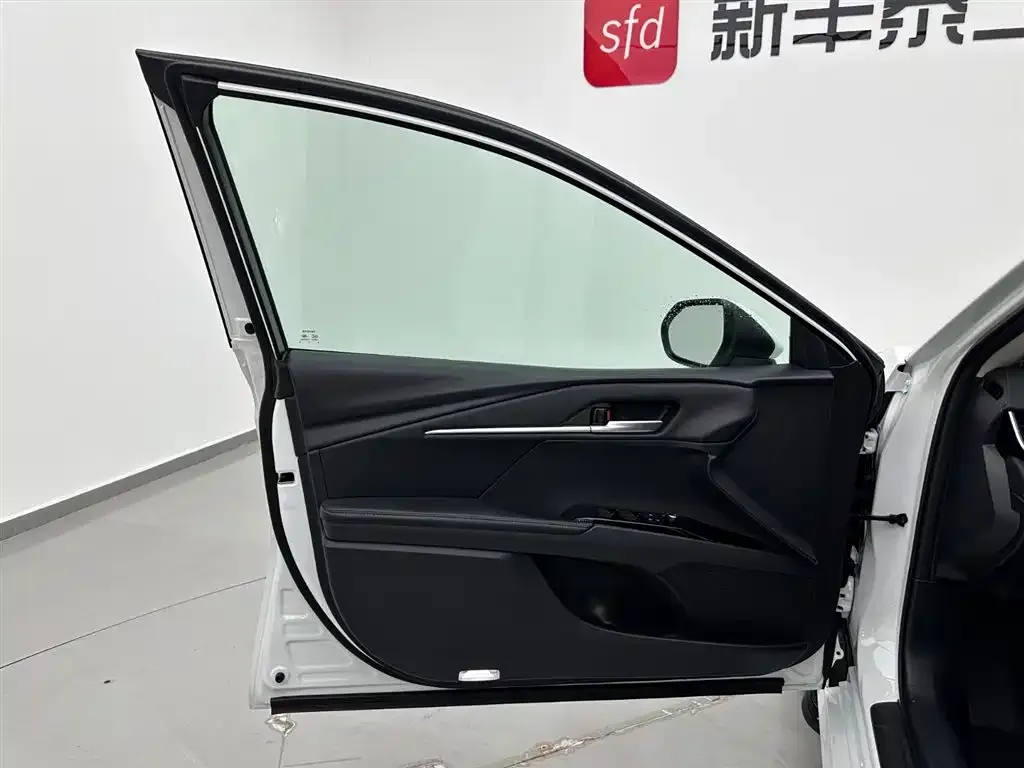 Toyota Camry 2024 из CN, фото 5
