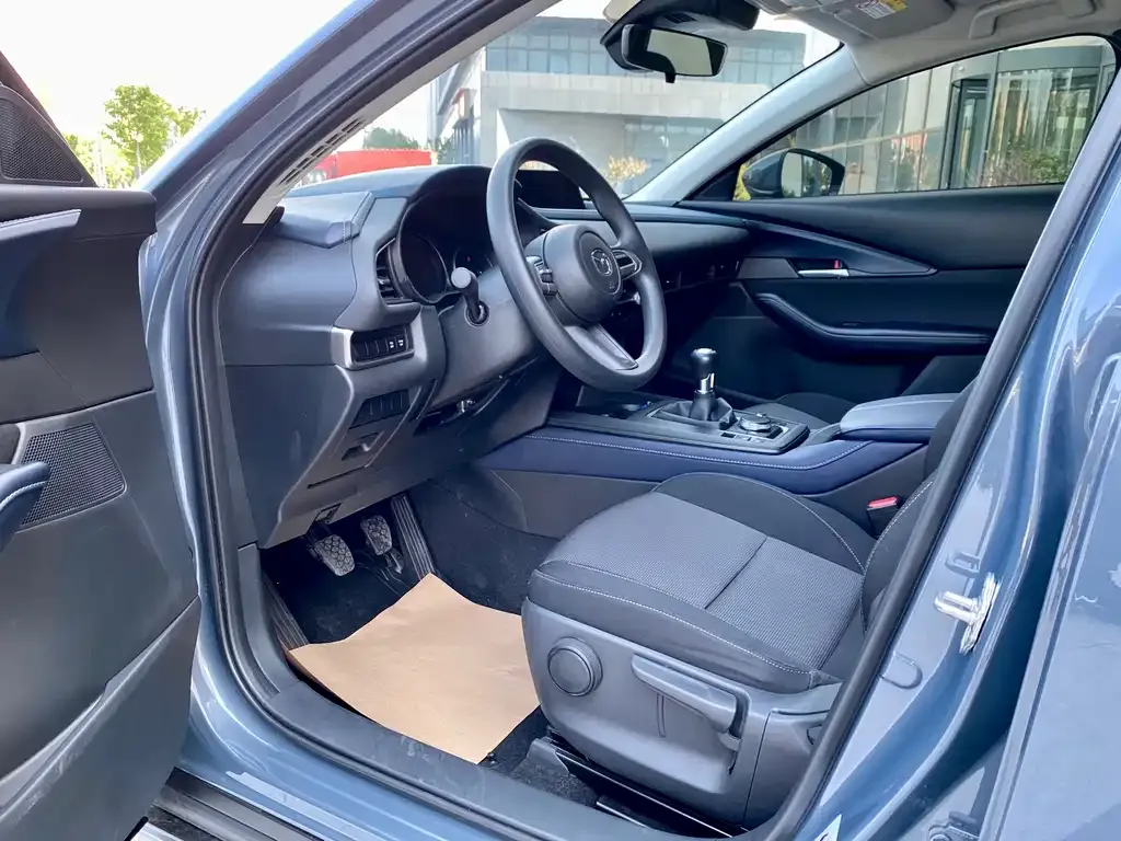 Mazda CX-30 2024 из CN, фото 2