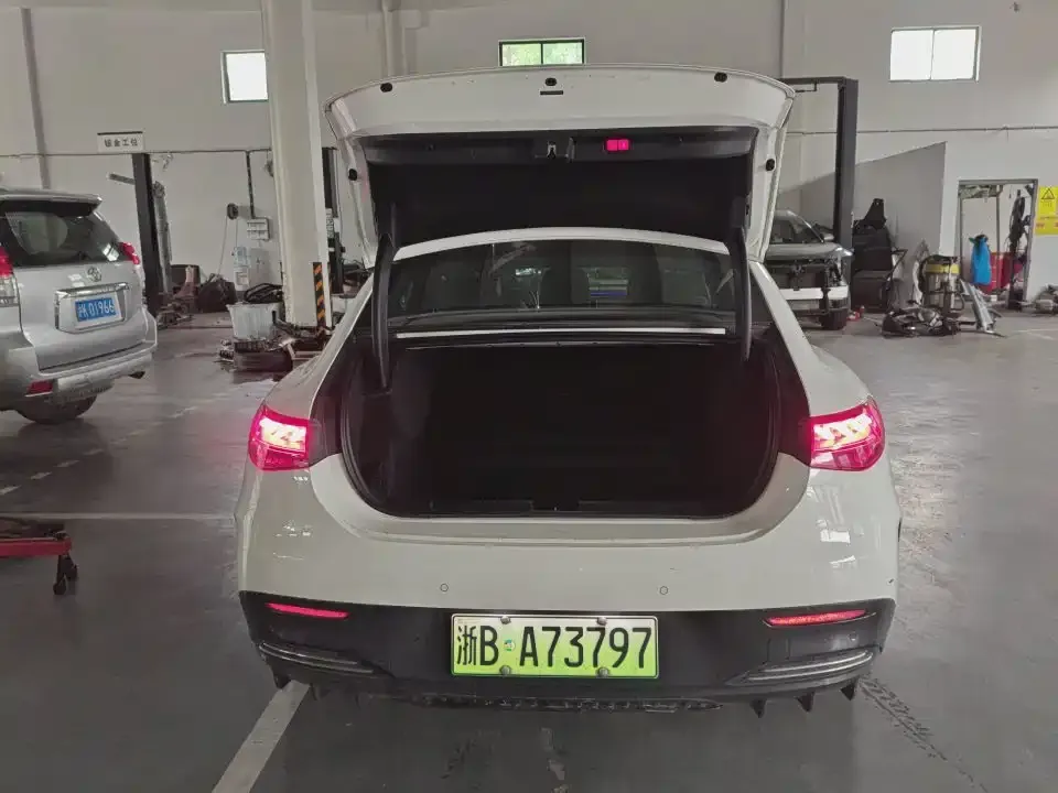 Mercedes-Benz EQE 2023 из CN, фото 2