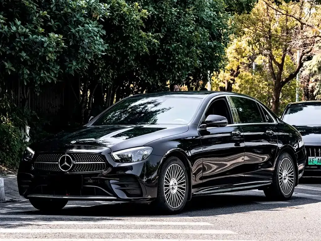 Mercedes-Benz E-Class — фото 1