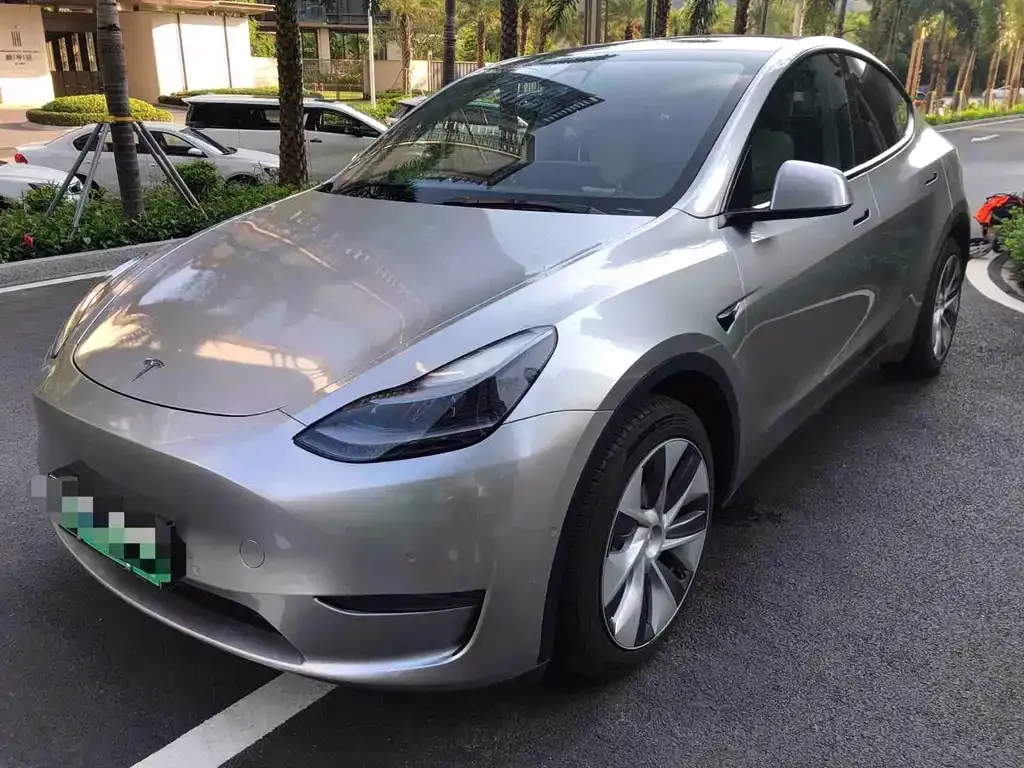 Tesla Model Y — фото 1