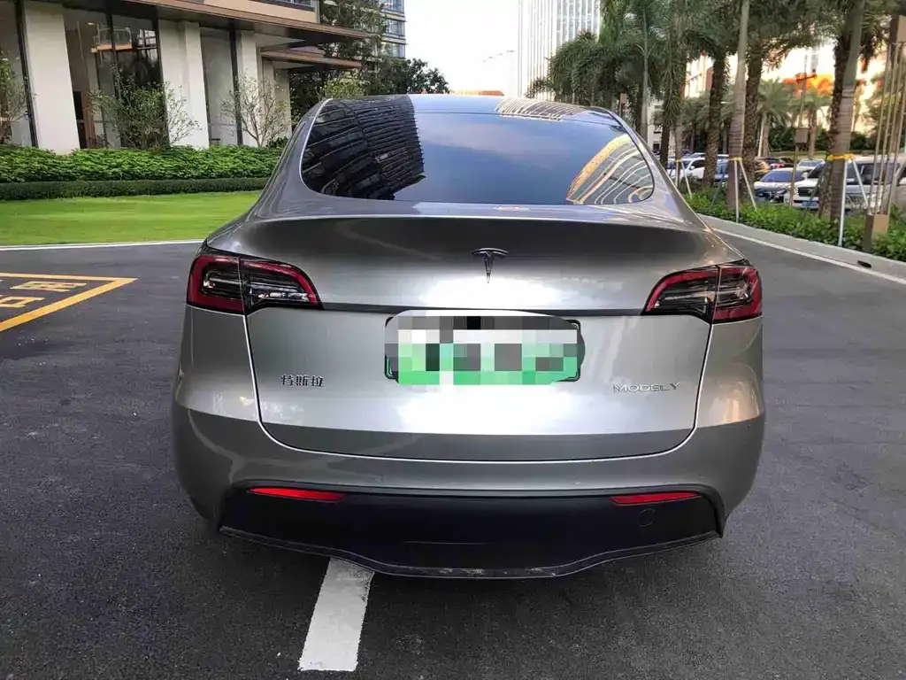 Tesla Model Y — фото 4