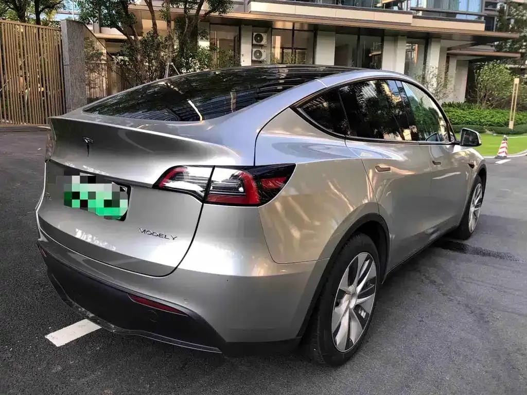 Tesla Model Y — фото 3