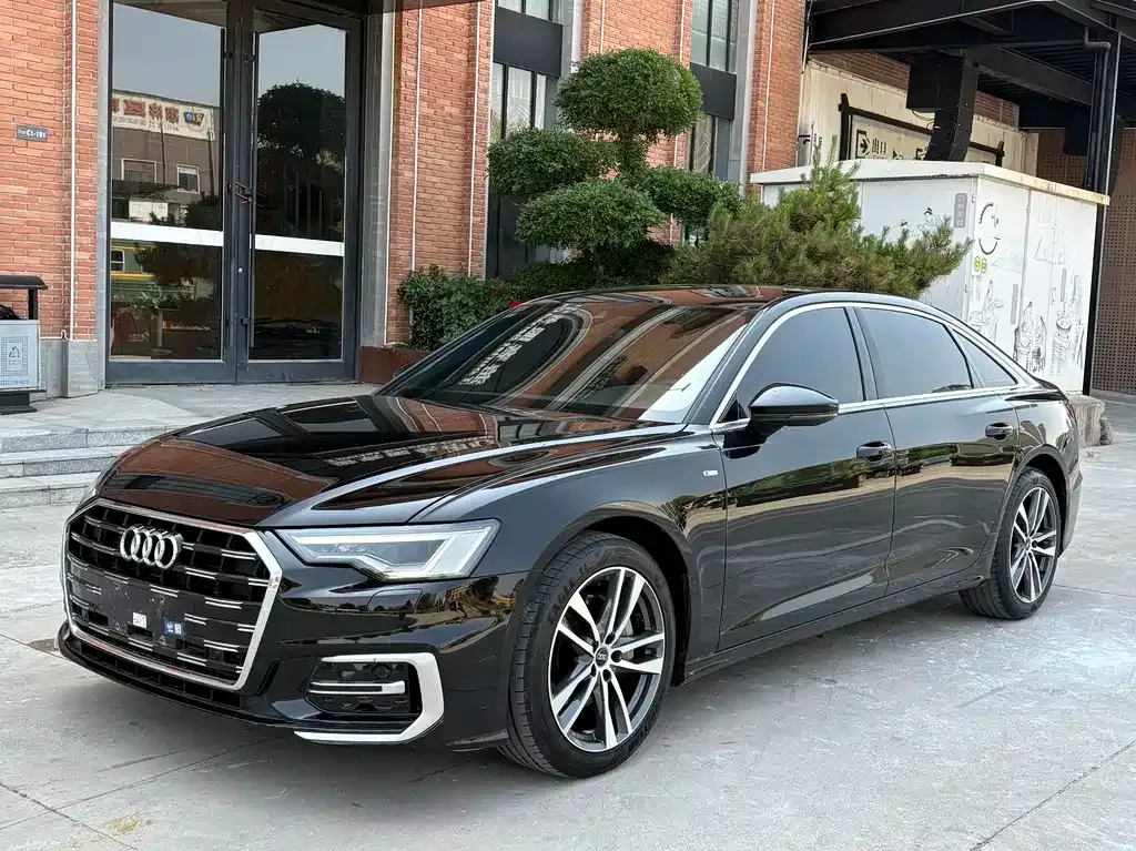 Audi A6L — фото 1