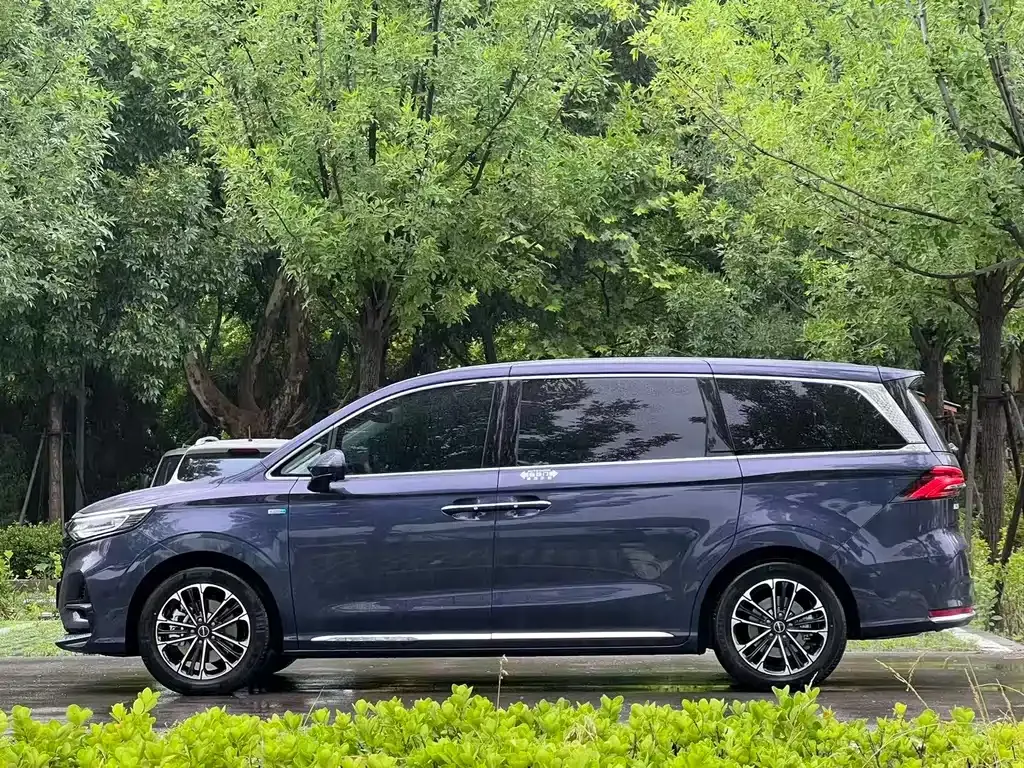 Roewe iMAX8 — фото 8