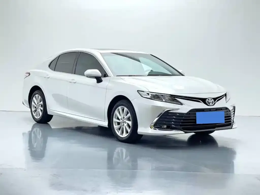 Toyota Camry — фото 9